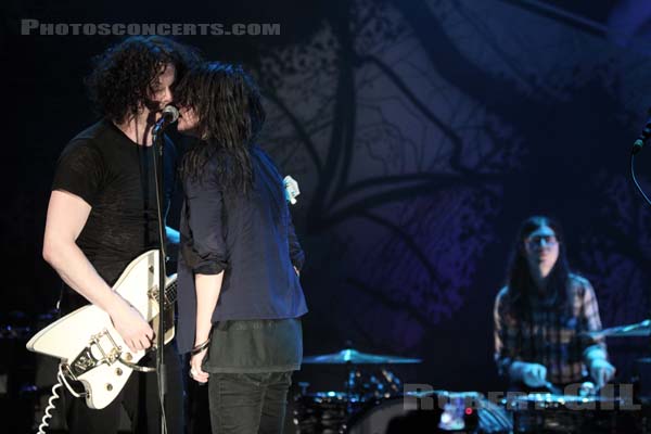 THE DEAD WEATHER - 2009-06-29 - PARIS - La Cigale - Alison Nicole Mosshart - John Anthony Gillis [Jack White] - Jack Michael Lawrence